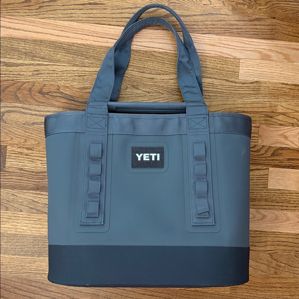 YETI storm gray camino 35
